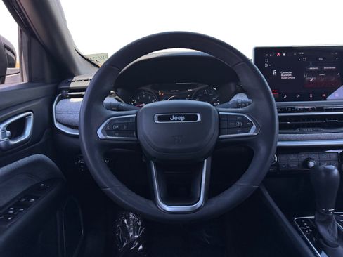Used 2023 Jeep Compass Latitude w/ Convenience Group AWD/4WD image 12