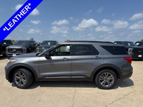 Used 2022 Ford Explorer XLT w/ Equipment Group 202A image 3