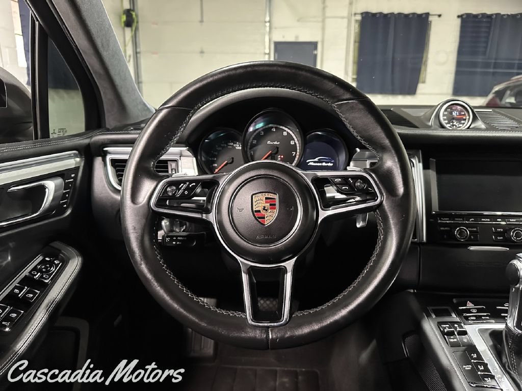 Used 2016 Porsche Macan Turbo AWD/4WD image 38