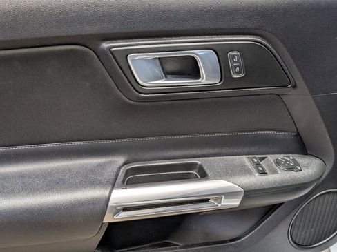 Used 2018 Ford Mustang Coupe image 14