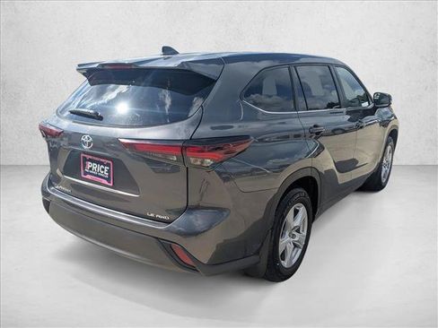 Used 2025 Toyota Highlander LE AWD/4WD image 5