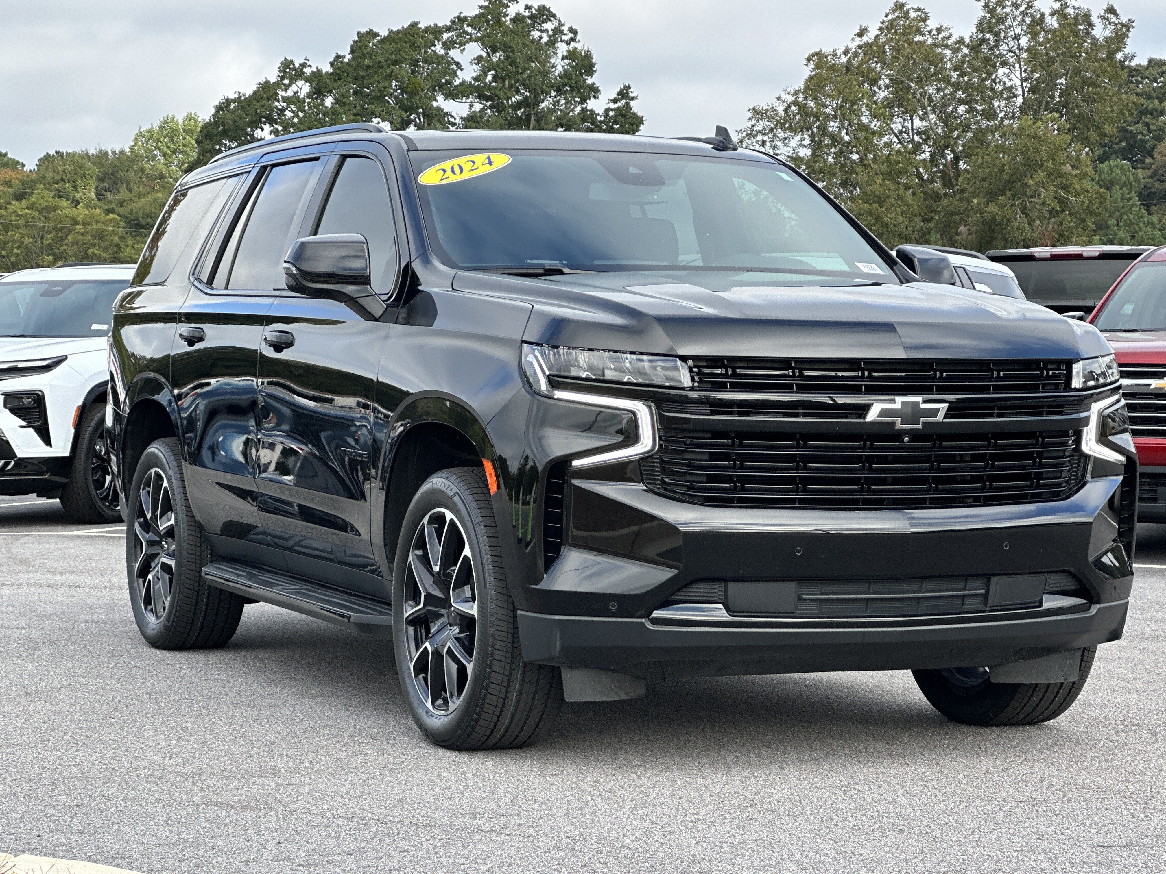 Used 2024 Chevrolet Tahoe RST w/ Luxury Package RWD image 4