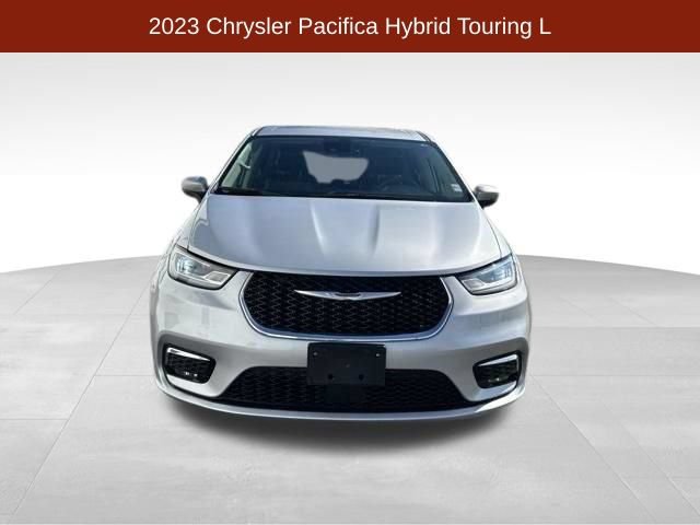 Used 2023 Chrysler Pacifica Touring-L FWD image 2