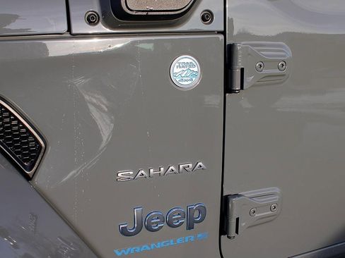 Used 2023 Jeep Wrangler Unlimited Sahara w/ Cold Weather Group image 11