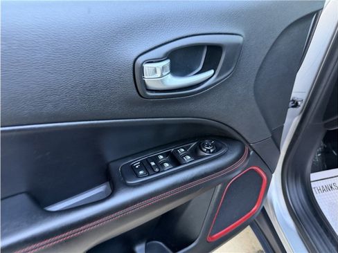 Used 2019 Jeep Compass Trailhawk w/ Leather Interior Group AWD/4WD image 15
