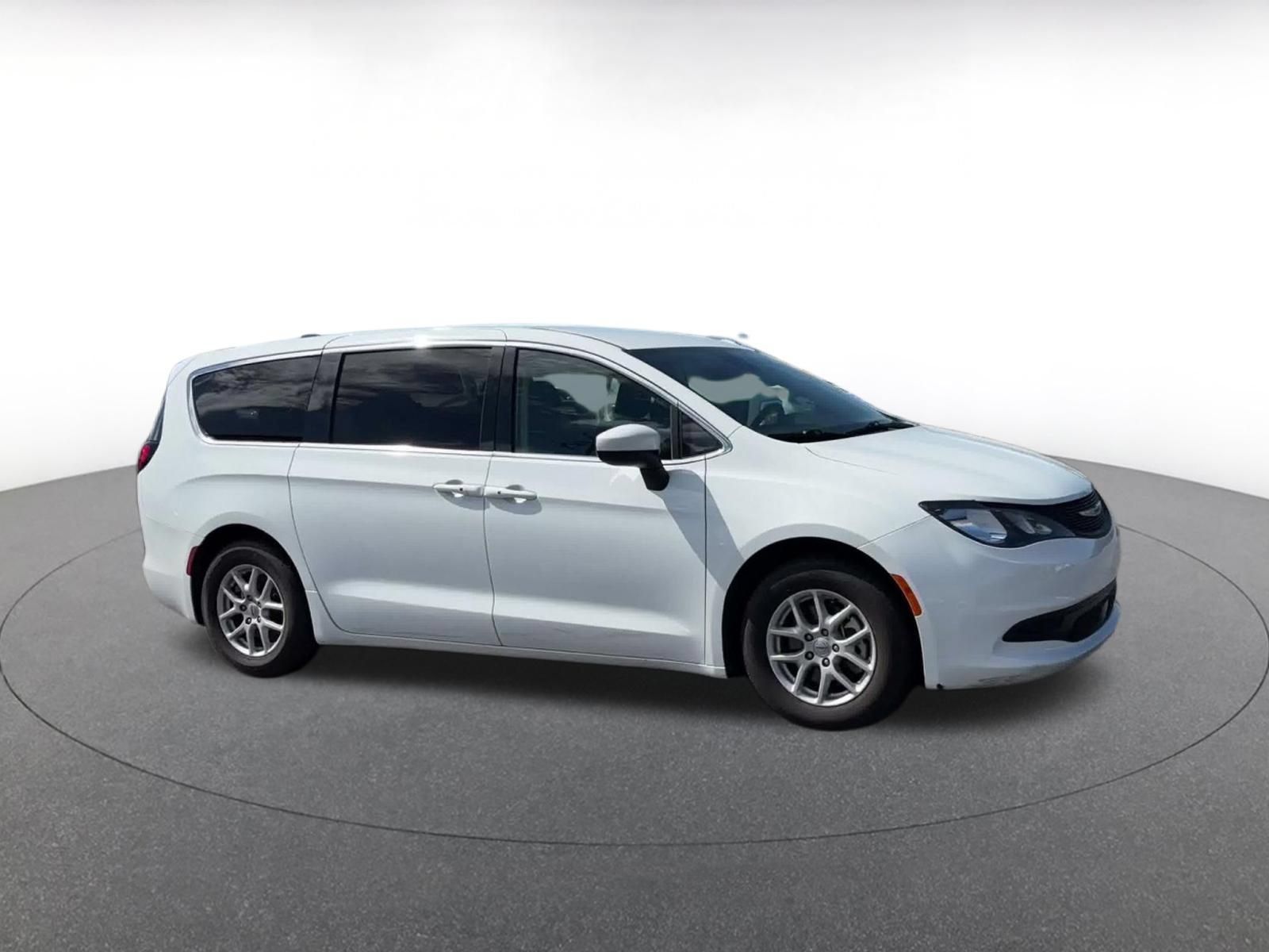 Used 2023 Chrysler Voyager LX FWD image 2