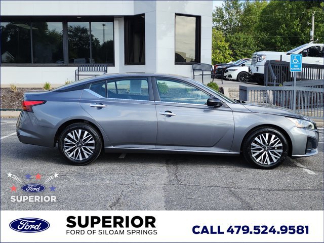 Used 2024 Nissan Altima 2.5 SV FWD image 2