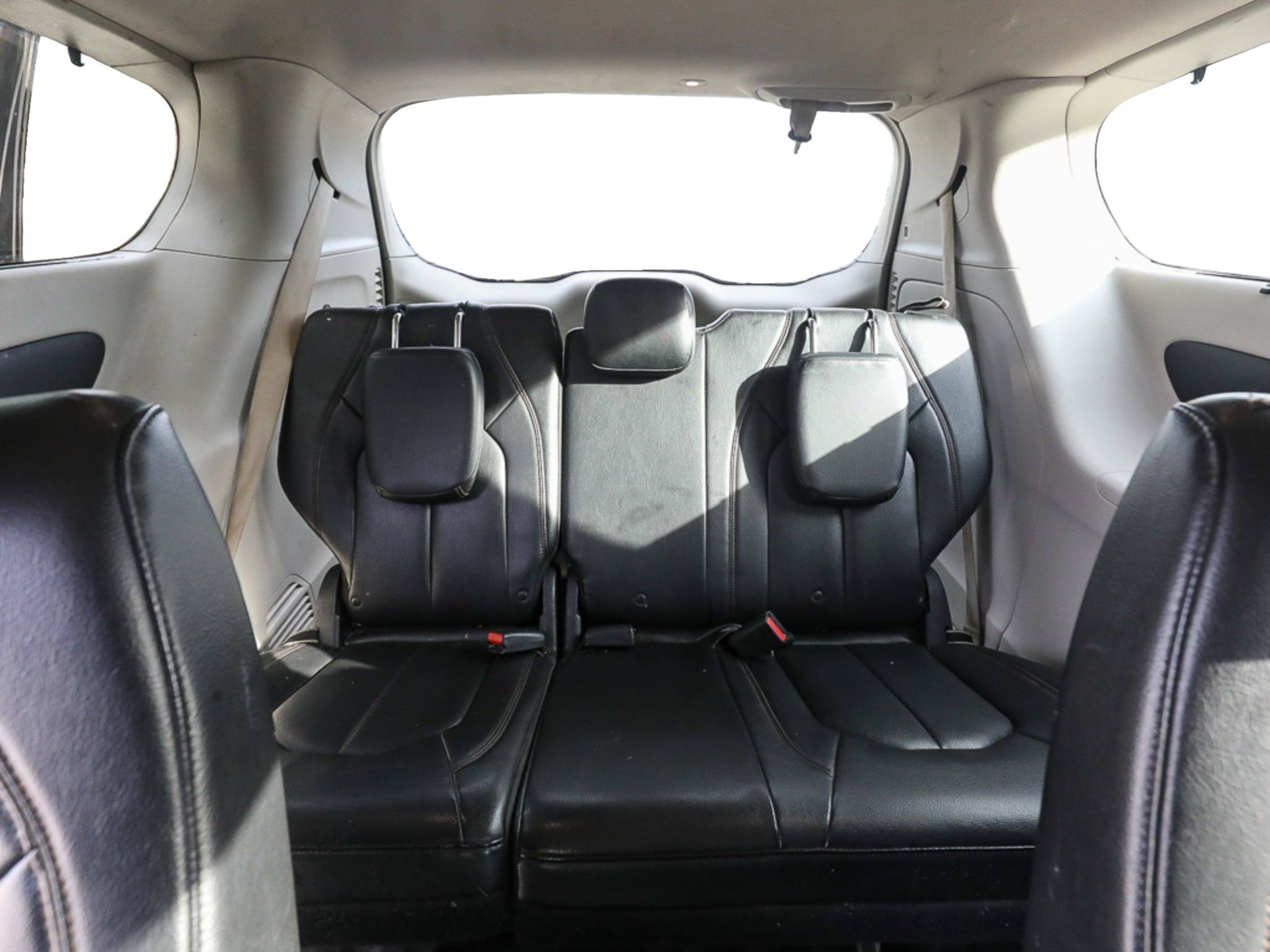 Used 2017 Chrysler Pacifica Touring-L FWD image 23