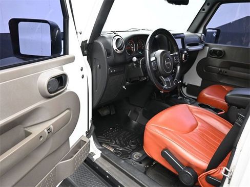 Used 2015 Jeep Wrangler Unlimited Rubicon image 15