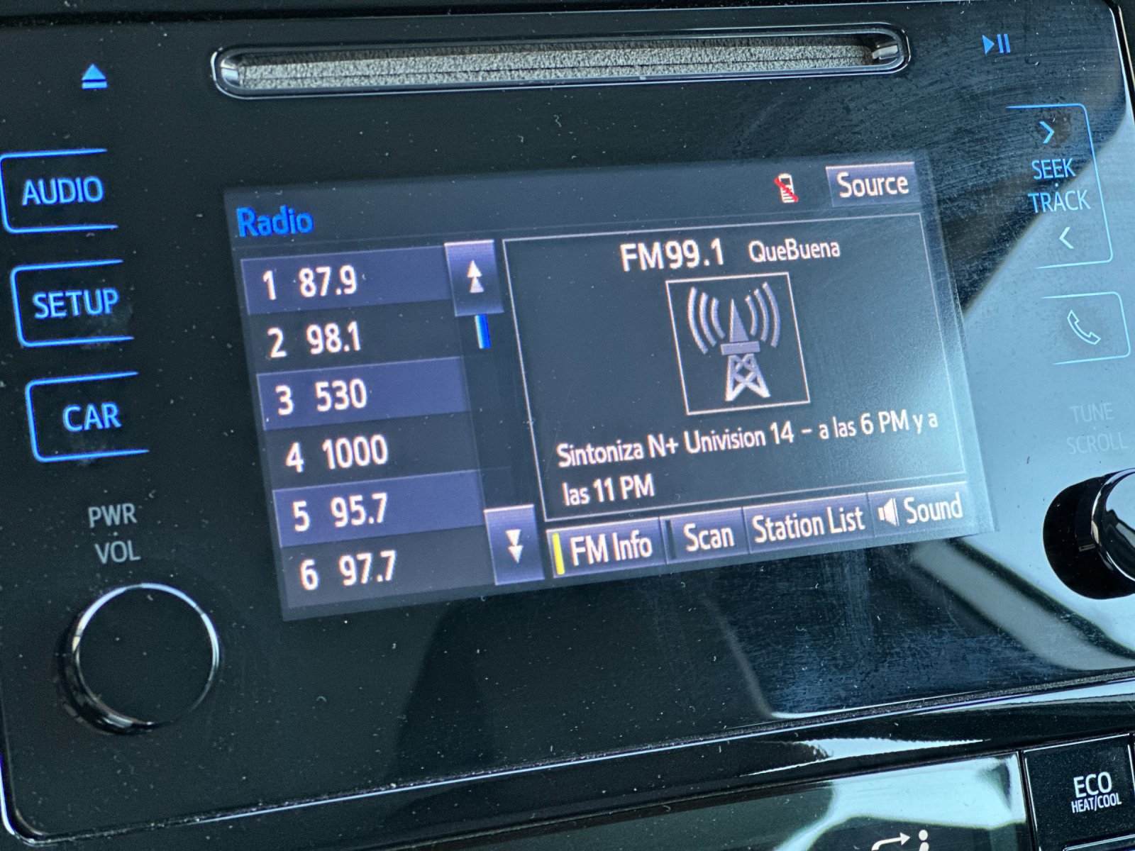 Used 2019 Toyota Prius XLE AWD/4WD image 18
