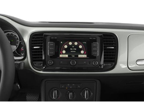 Used 2015 Volkswagen Beetle 1.8T Classic image 10