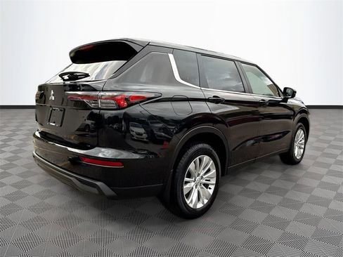 New 2025 Mitsubishi Outlander ES image 5