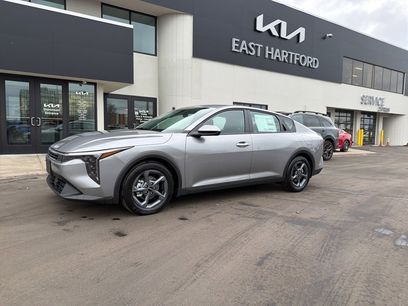 New 2025 Kia K4 LXS
