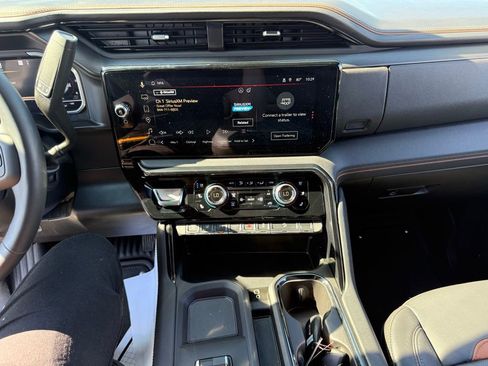 Used 2025 GMC Sierra 2500 AT4 image 9