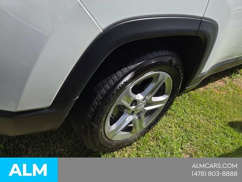 Used 2024 Jeep Compass Latitude AWD/4WD image 18