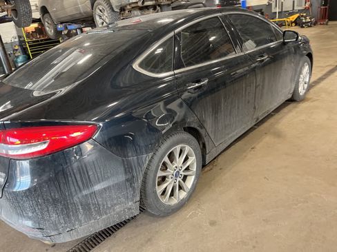 Used 2017 Ford Fusion SE w/ Fusion SE Technology Package image 16