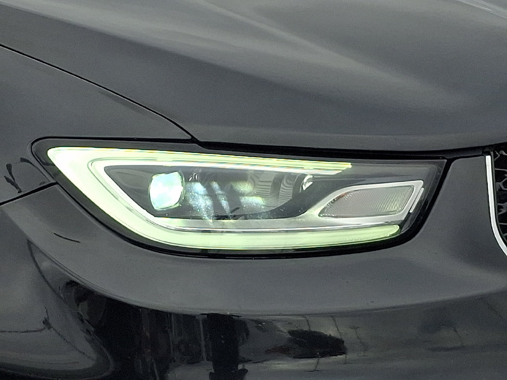 Used 2023 Chrysler Pacifica Touring-L FWD image 9