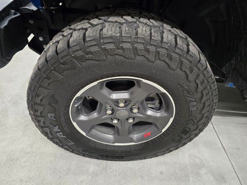 Used 2023 Jeep Gladiator Rubicon w/ Trailer Tow Package AWD/4WD image 11