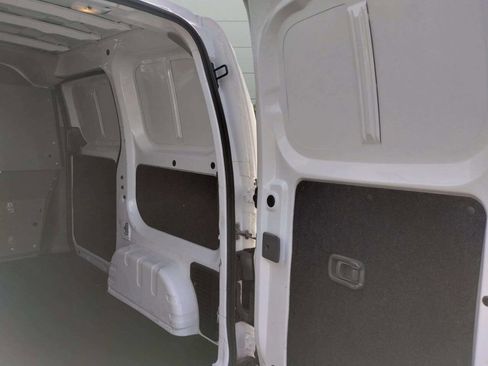 Used 2018 Chevrolet City Express LS image 10