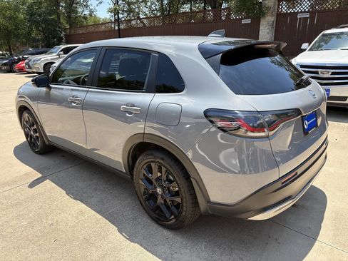 Used 2023 Honda HR-V Sport image 9