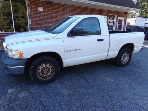 Used 2005 Dodge Ram 1500 Truck ST image 2