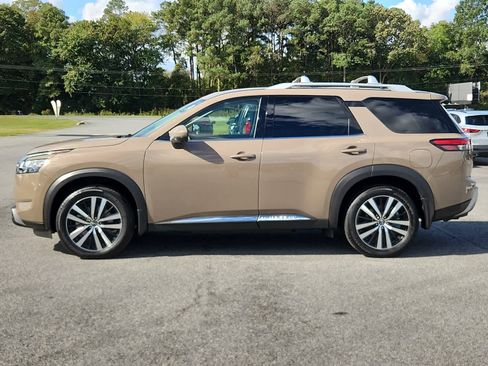 Used 2024 Nissan Pathfinder Platinum w/ Cargo Package image 5