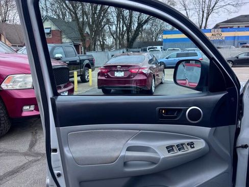 Used 2006 Toyota Tacoma PreRunner image 12