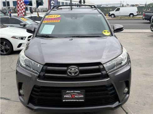 Used 2017 Toyota Highlander SE FWD image 9