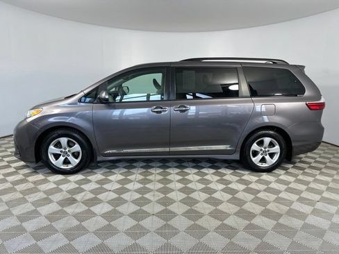 Used 2019 Toyota Sienna LE w/ Protection Package FWD image 4