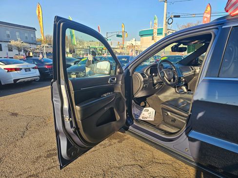 Used 2020 Jeep Grand Cherokee Limited image 9