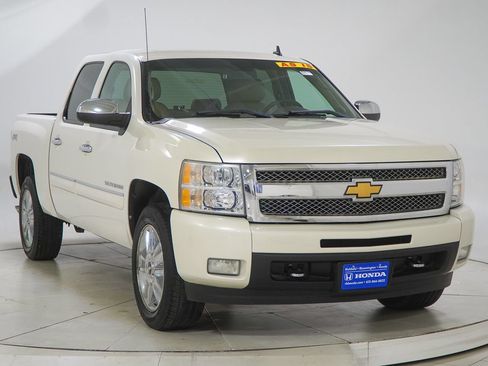 Used 2012 Chevrolet Silverado 1500 LTZ w/ LTZ White Diamond Edition AWD/4WD image 15