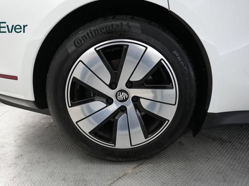 Used 2023 Porsche Taycan RWD image 21