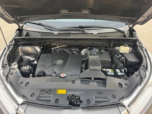 Used 2018 Toyota Highlander Plus image 18