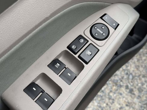 Used 2017 Hyundai Elantra SE FWD image 14