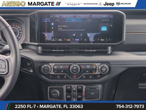 Used 2024 Jeep Gladiator Sport AWD/4WD image 19