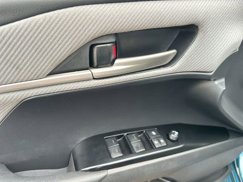 Used 2025 Toyota Camry SE w/ Convenience Package FWD image 12