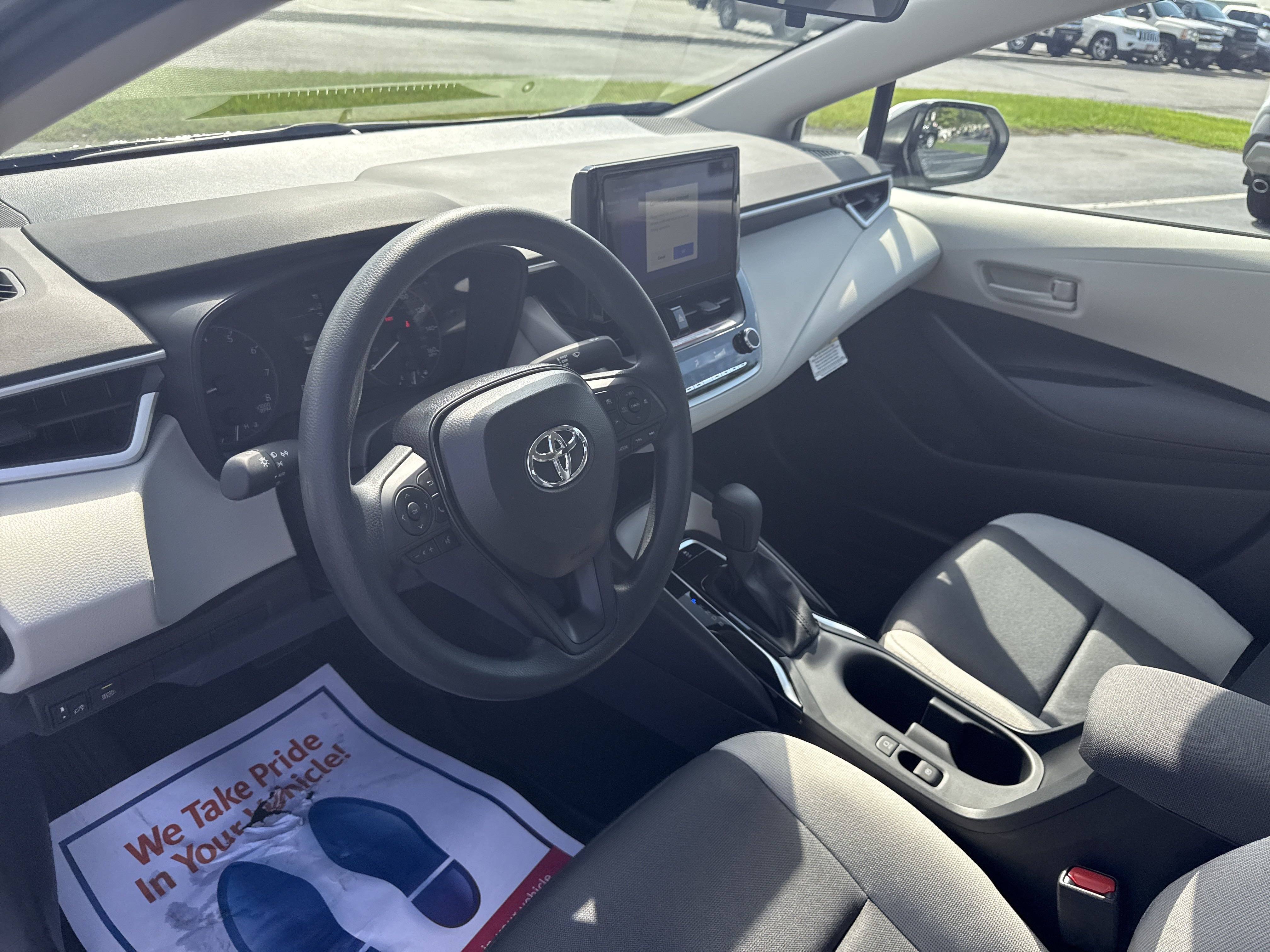 Used 2025 Toyota Corolla LE FWD image 15