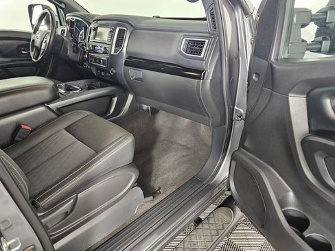 Used 2019 Nissan Titan SV w/ SV Convenience Package image 36