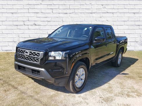 Used 2023 Nissan Frontier SV image 4