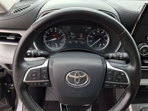 Used 2021 Toyota Highlander XLE AWD/4WD image 20