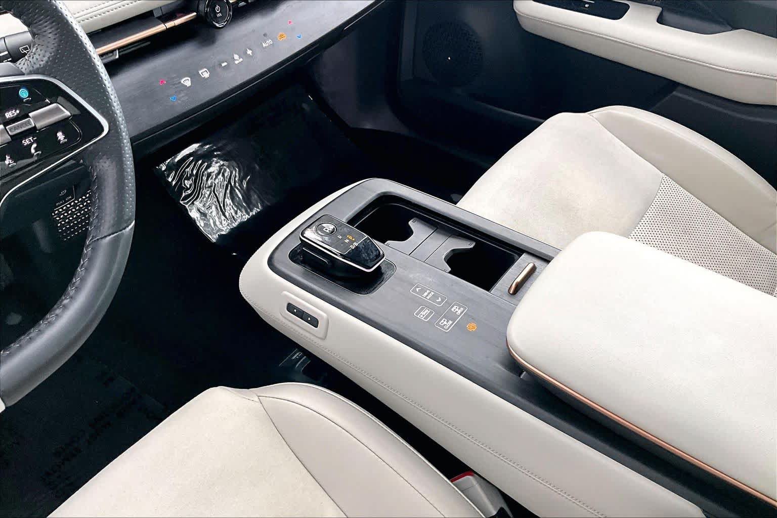 Certified 2023 Nissan Ariya FWD image 16
