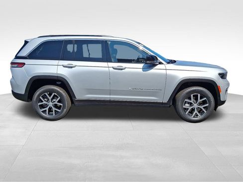 New 2025 Jeep Grand Cherokee Limited image 8