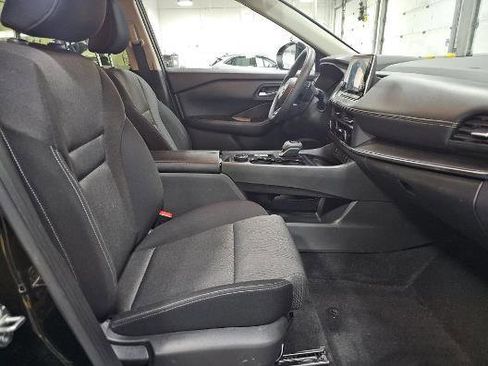 Used 2024 Nissan Rogue SV image 8