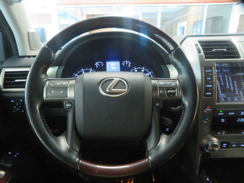 Used 2018 Lexus GX 460 Premium w/ Premium Package AWD/4WD image 32
