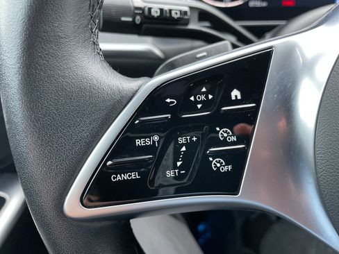 Used 2024 Mercedes-Benz GLC 300 4MATIC image 23