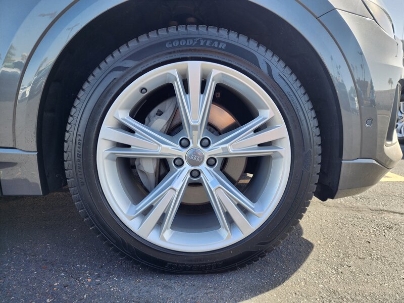 Used 2019 Audi Q8 Prestige w/ Luxury Package AWD/4WD image 22