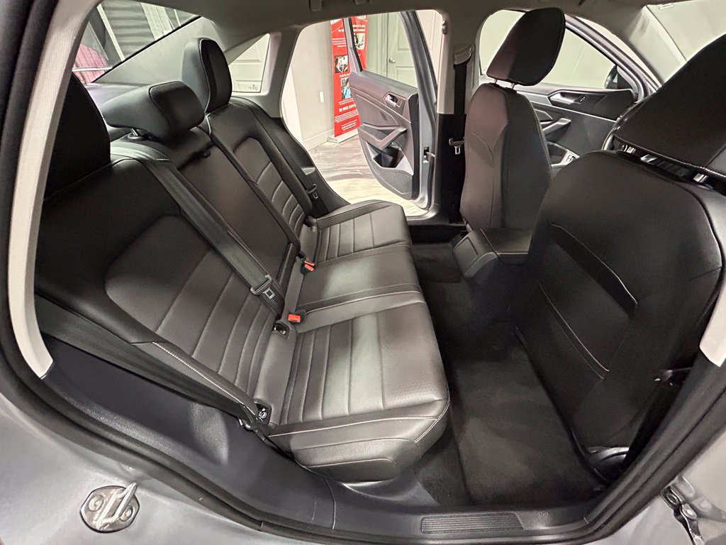 Used 2024 Volkswagen Jetta SE FWD image 43