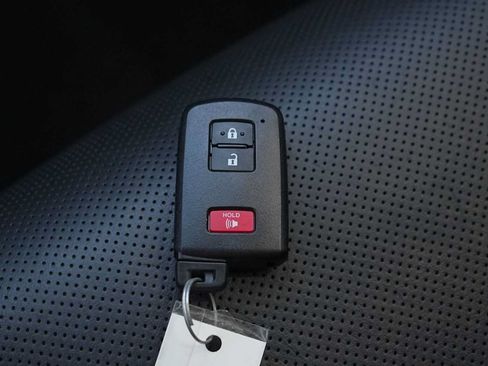 Used 2017 Toyota Highlander Limited Platinum FWD image 28