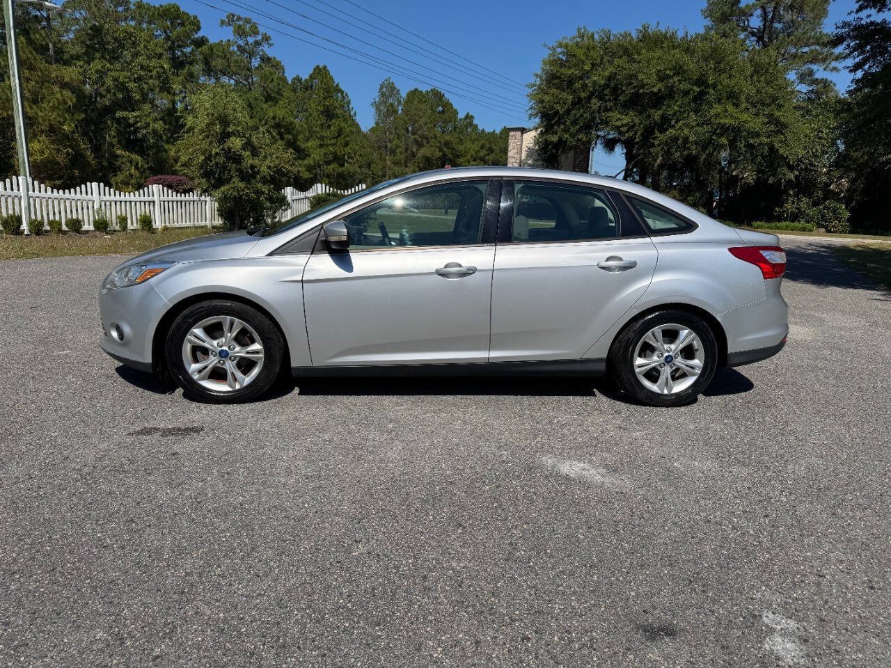 Used 2014 Ford Focus SE FWD image 3