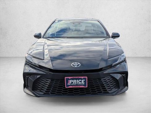 Used 2025 Toyota Camry SE image 2